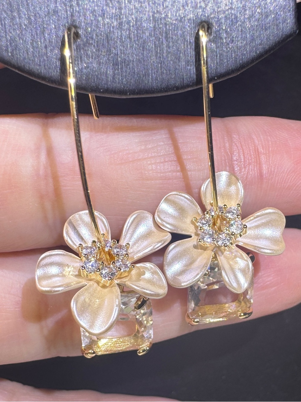 S925 Posts Pearl White Flower Champagne Crystal Drop Earrings